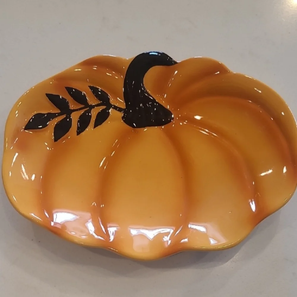 Pier 1 Pumpkin and Leaf Decor Set - Orange and Black